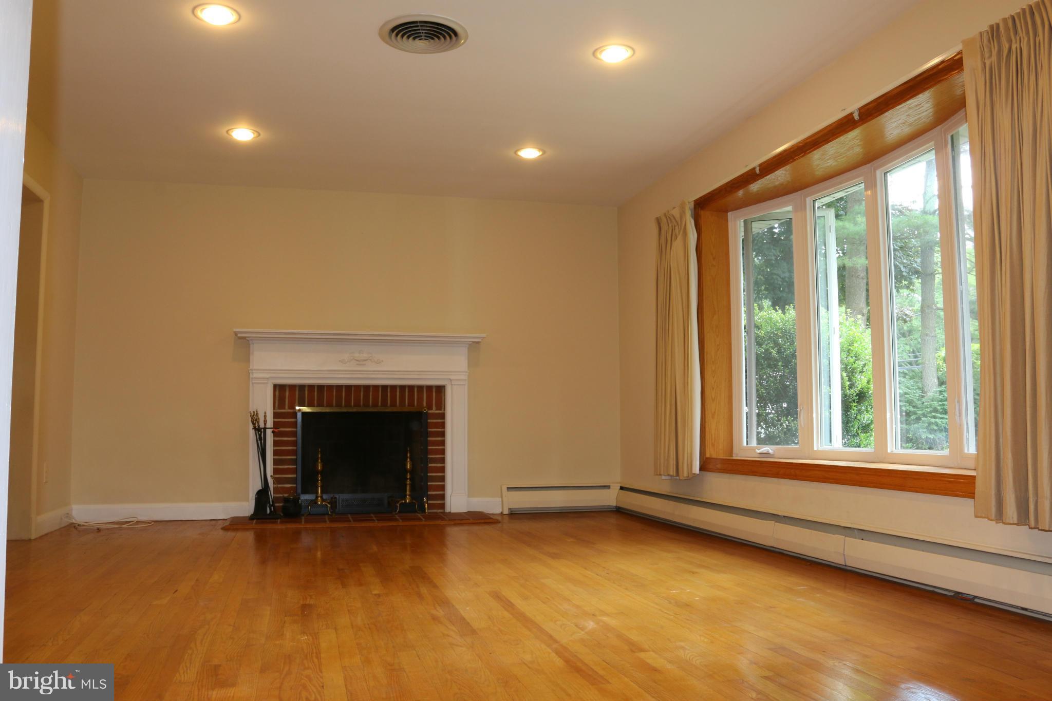 9718 Frederick Road Ellicott City, MD 21042 - Photo 4 of 17 Living Room