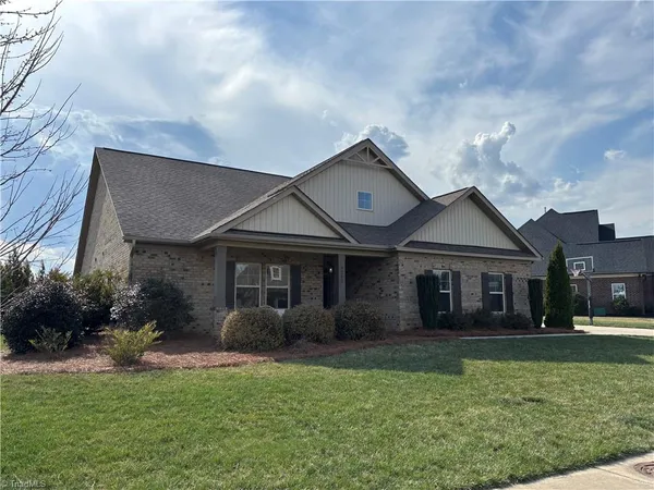 $554,500 | 3242 Waterford Glen Lane, Clemmons, NC 27012