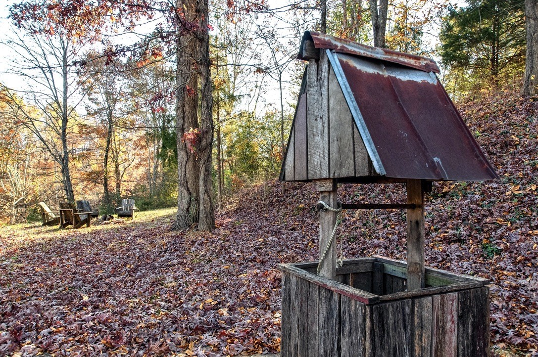 5570 Pinewood Road Franklin, TN 37064 - Photo 34 of 53 a backyard of a house with barbeque oven