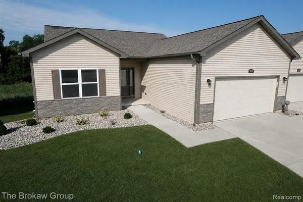 $299,999 | 3365 Meadow Ridge Court, Davison, MI 48423