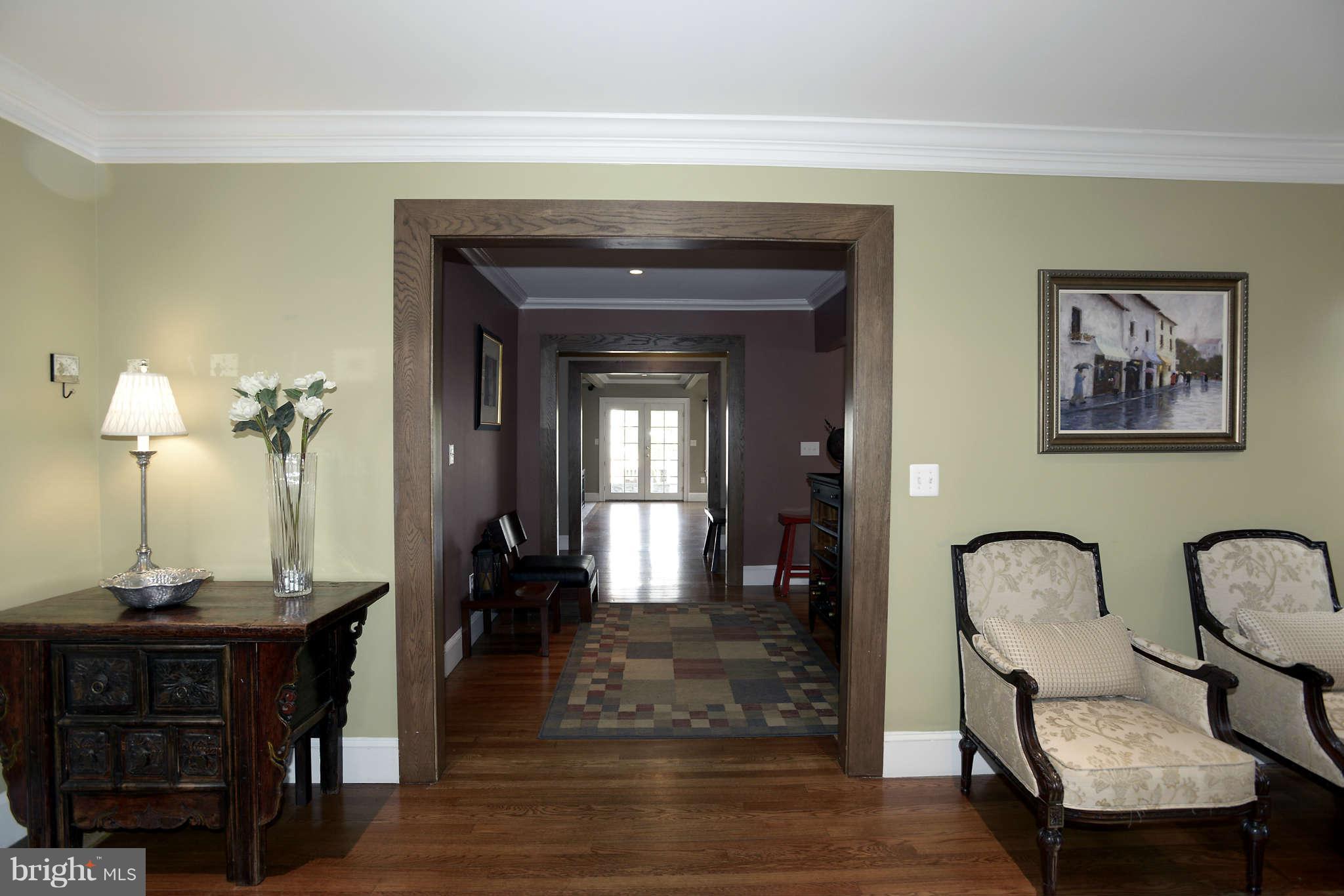 5619 Greentree Road Bethesda, MD 20817 - Photo 2 of 22 Gracious Entry