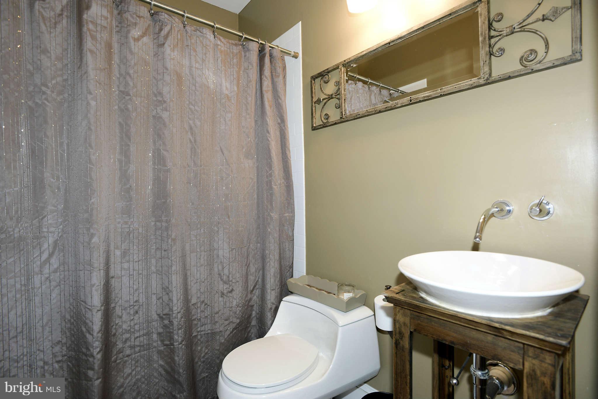 5619 Greentree Road Bethesda, MD 20817 - Photo 11 of 22 1st Floor Full Bath