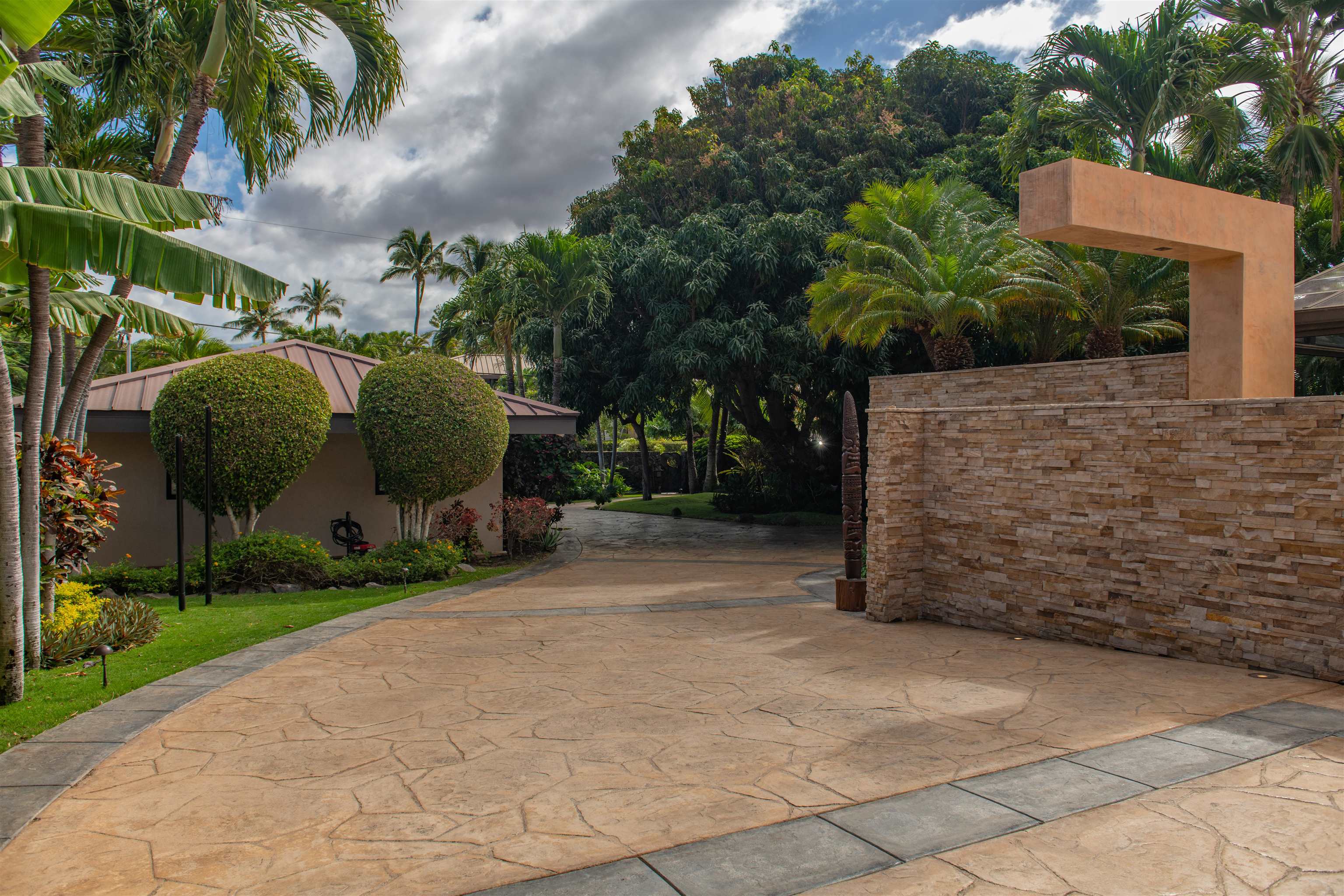 1750 Halama Street Kihei, HI 96753 - Photo 8 of 50 a view of outdoor space and garden