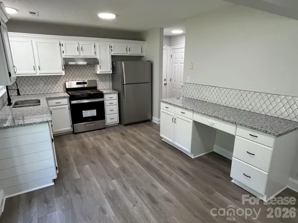 $2,100 | 5637 Hedgecrest Place, Charlotte, NC 28269