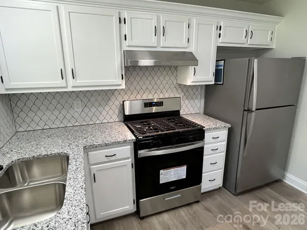 $2,100 | 5637 Hedgecrest Place, Charlotte, NC 28269