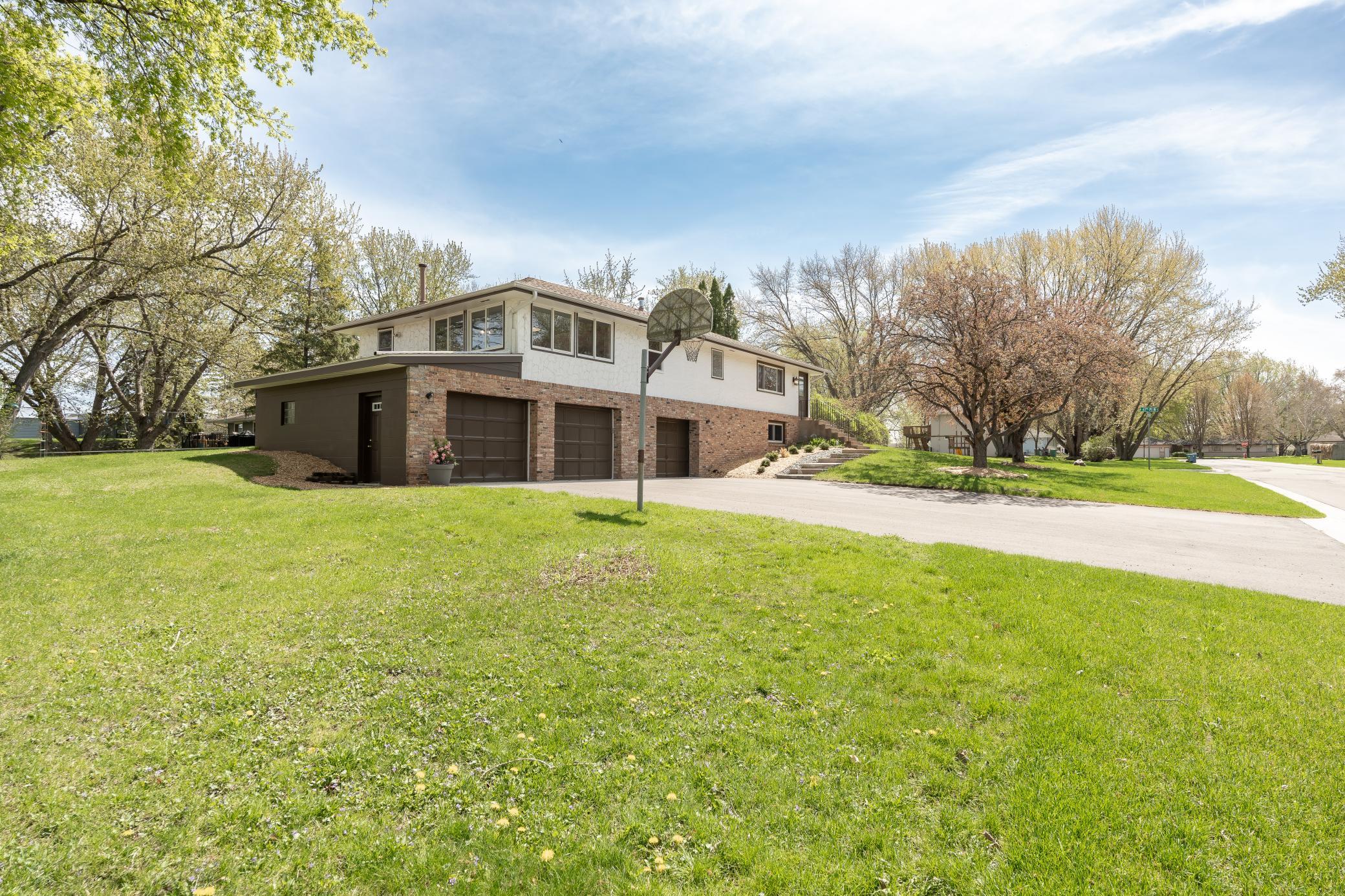 6770 Yucca Lane North Maple Grove, MN 55311 - Photo 2 of 33