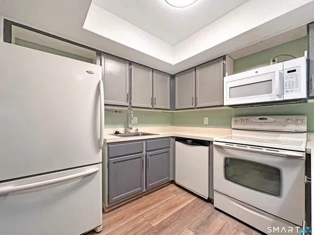 $184,900 | 902 Misty Meadow Lane, Unit 902, South Windsor, CT 06074