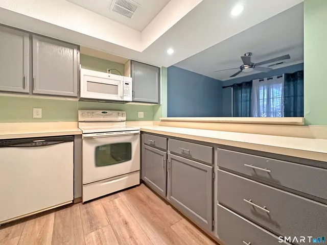 $184,900 | 902 Misty Meadow Lane, Unit 902, South Windsor, CT 06074