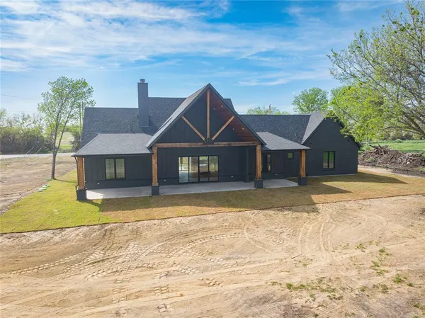 $585,000 | 4863 County Road 1098, Celeste, TX 75423