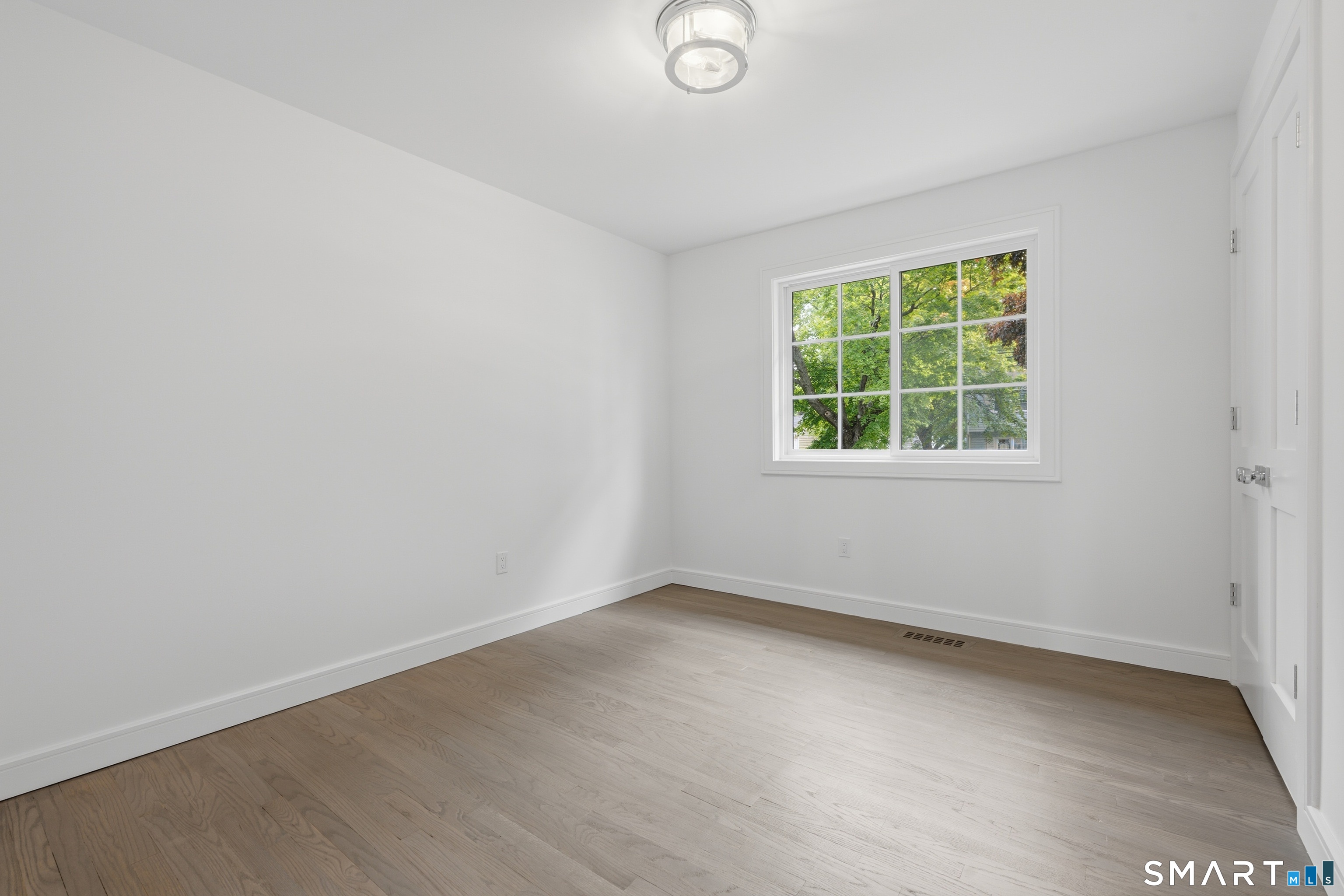 110 Russell Road Stratford, CT 06614 - Photo 21 of 31