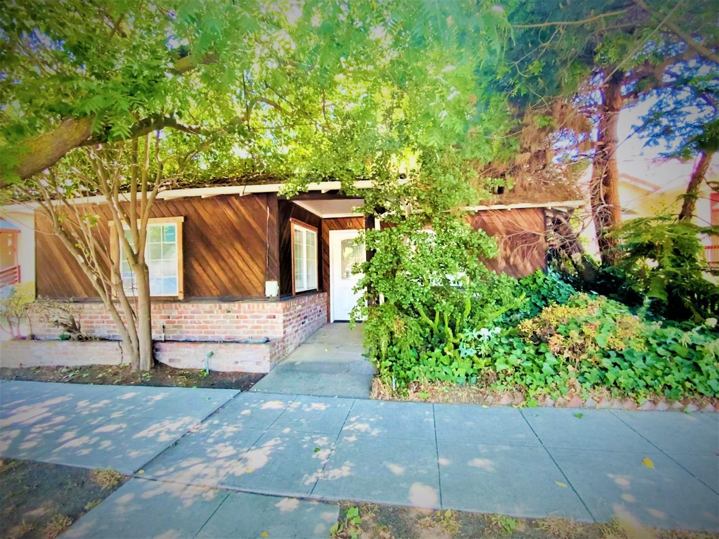 333 Franklin Street Mountain View, CA 94041 - Photo 3 of 8 a view of a house with a yard