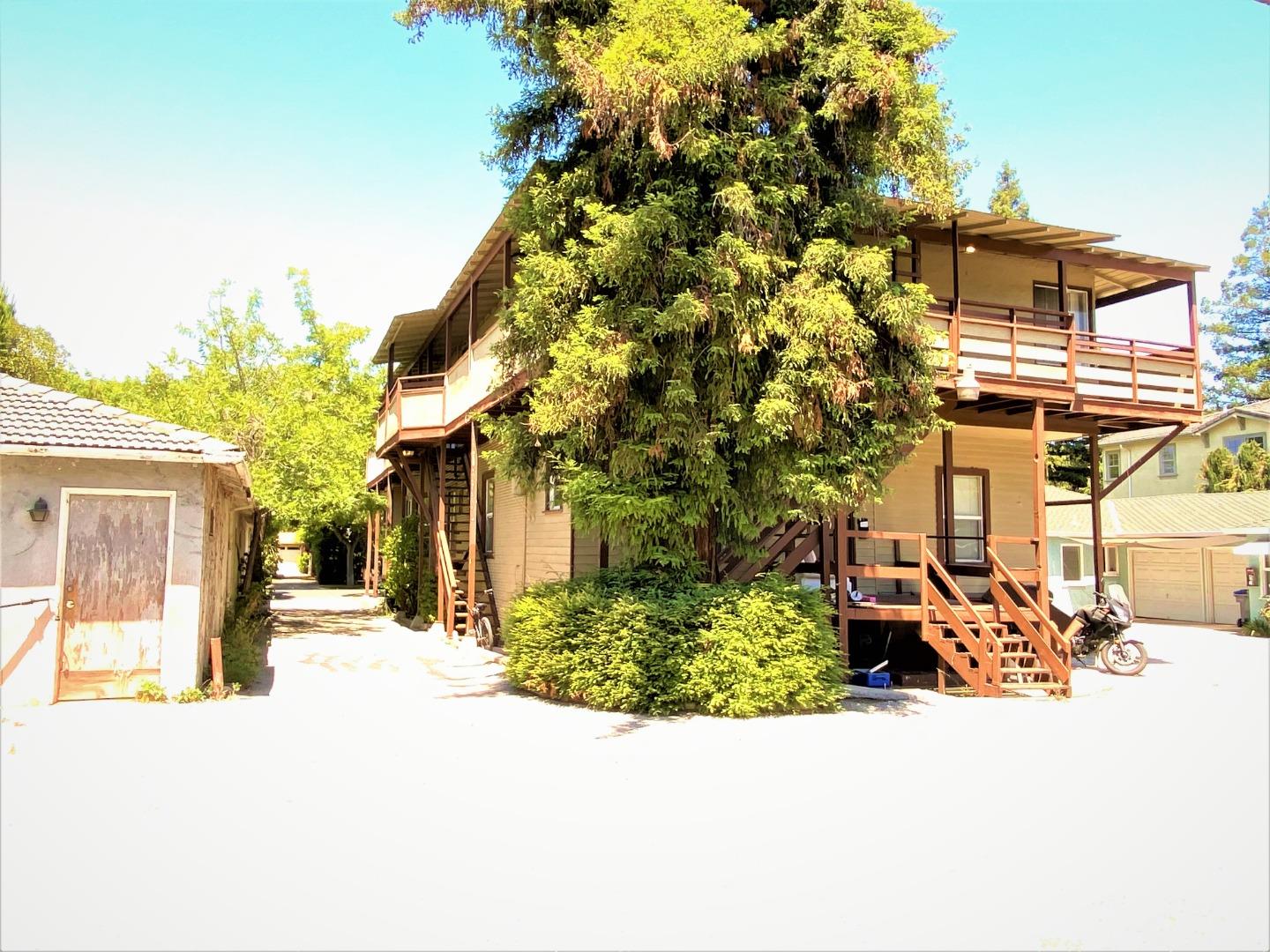 333 Franklin Street Mountain View, CA 94041 - Photo 8 of 8 a view of a patio with table and chairs and potted plants