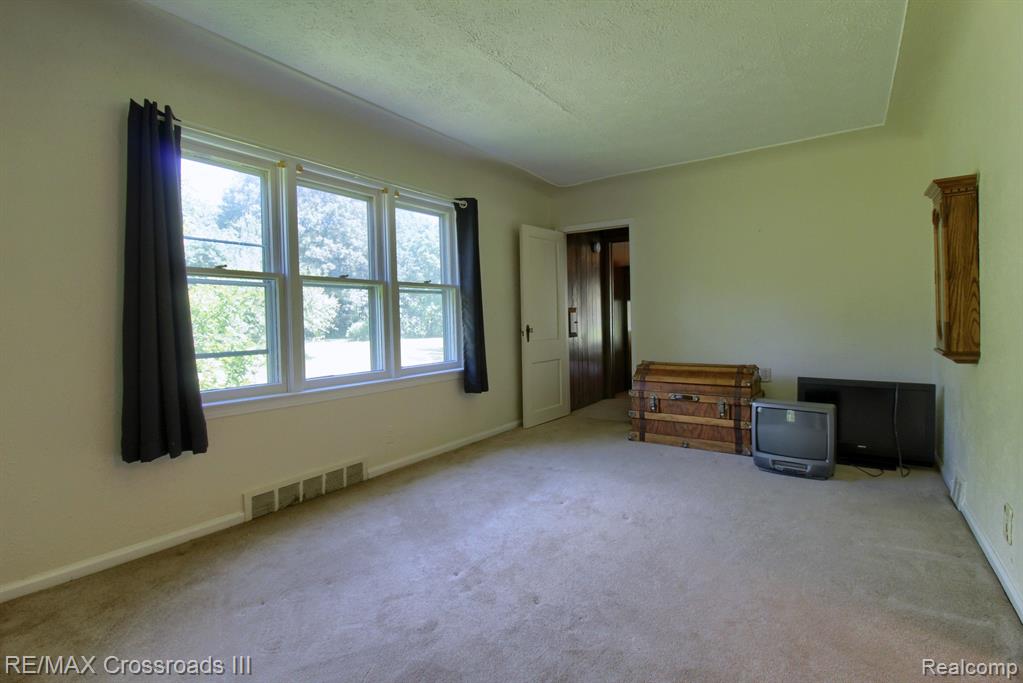 6777 Belleville Road Belleville, MI 48111 - Photo 4 of 60 Gallery Image 4