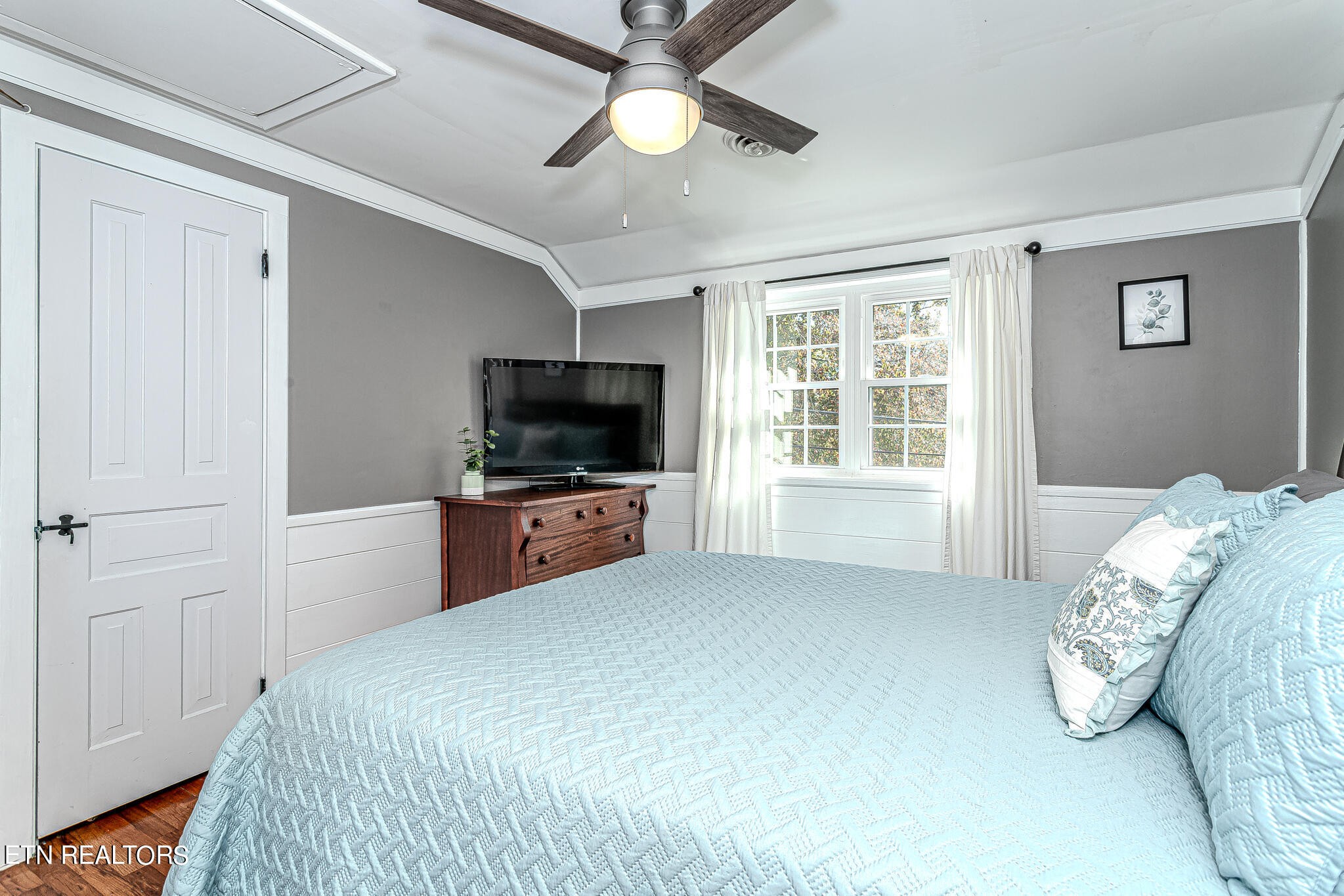 91 Orchard Road Norris, TN 37828 - Photo 33 of 54 a bedroom with a bed and a flat screen tv
