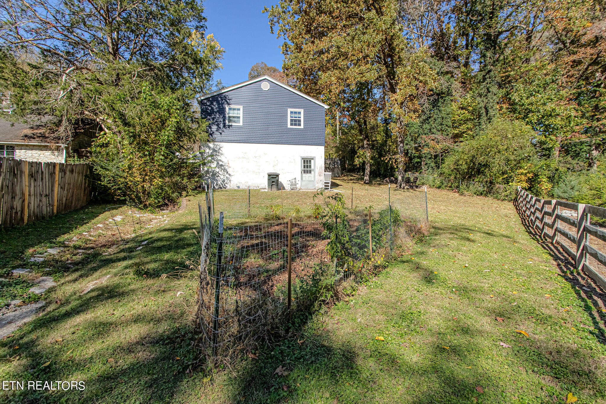 91 Orchard Road Norris, TN 37828 - Photo 7 of 54 a view of a back yard of the house