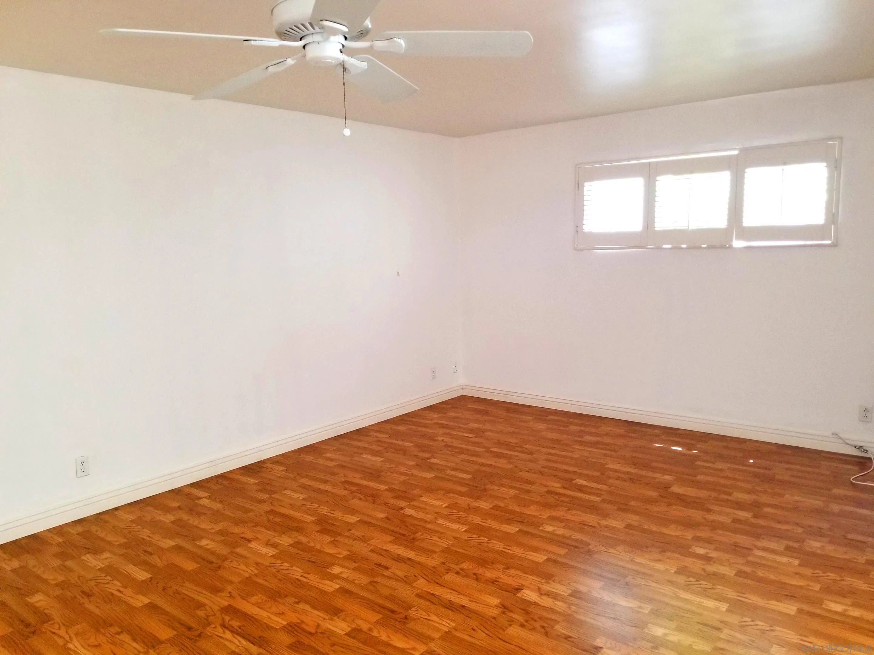 2358 Torrey Pines Road, Unit 19 La Jolla, CA 92037 - Photo 22 of 28 an empty room with a fan & a window
