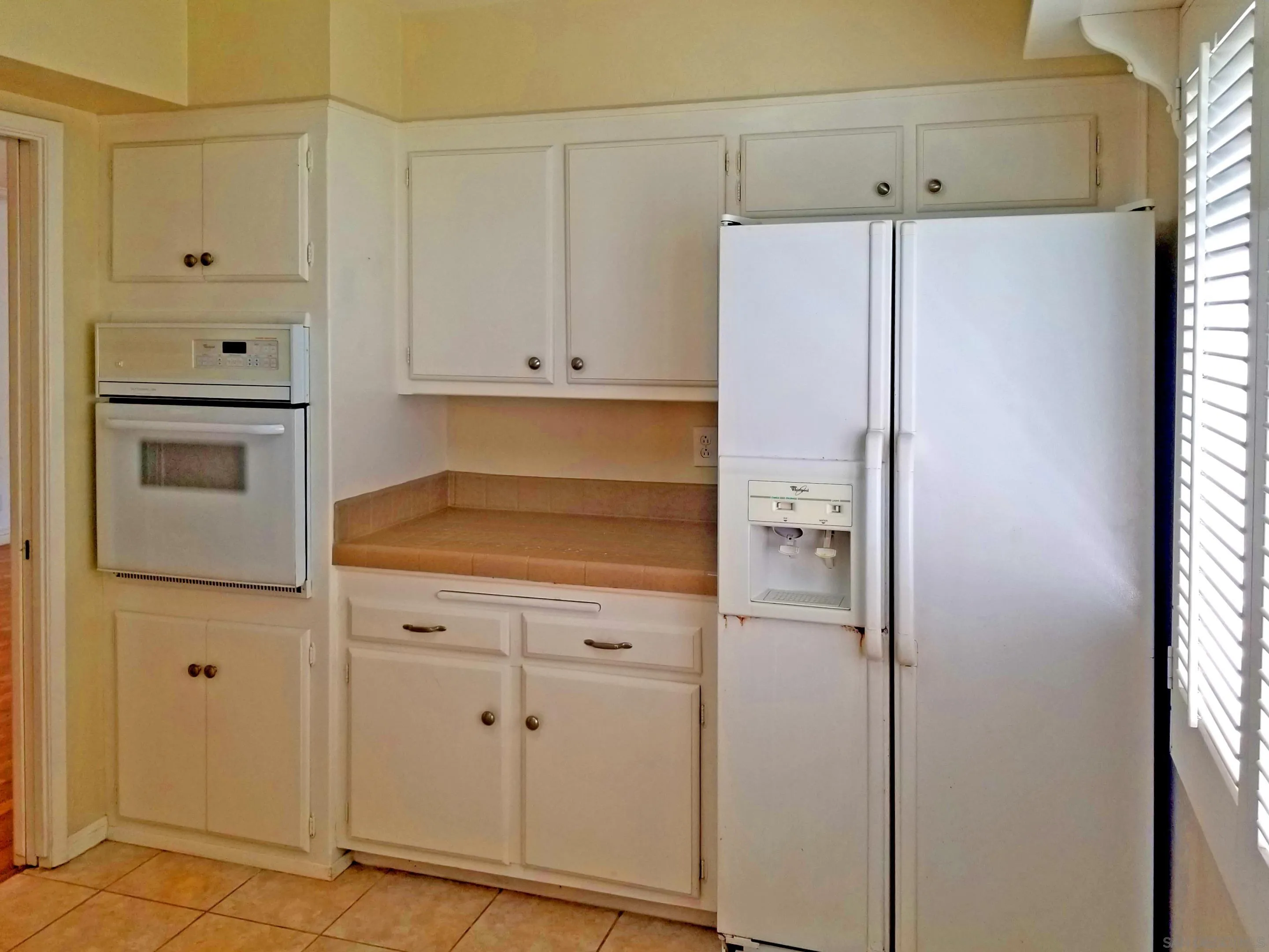 2358 Torrey Pines Road, Unit 19 La Jolla, CA 92037 - Photo 4 of 28 a kitchen with cabinets and a refrigerator