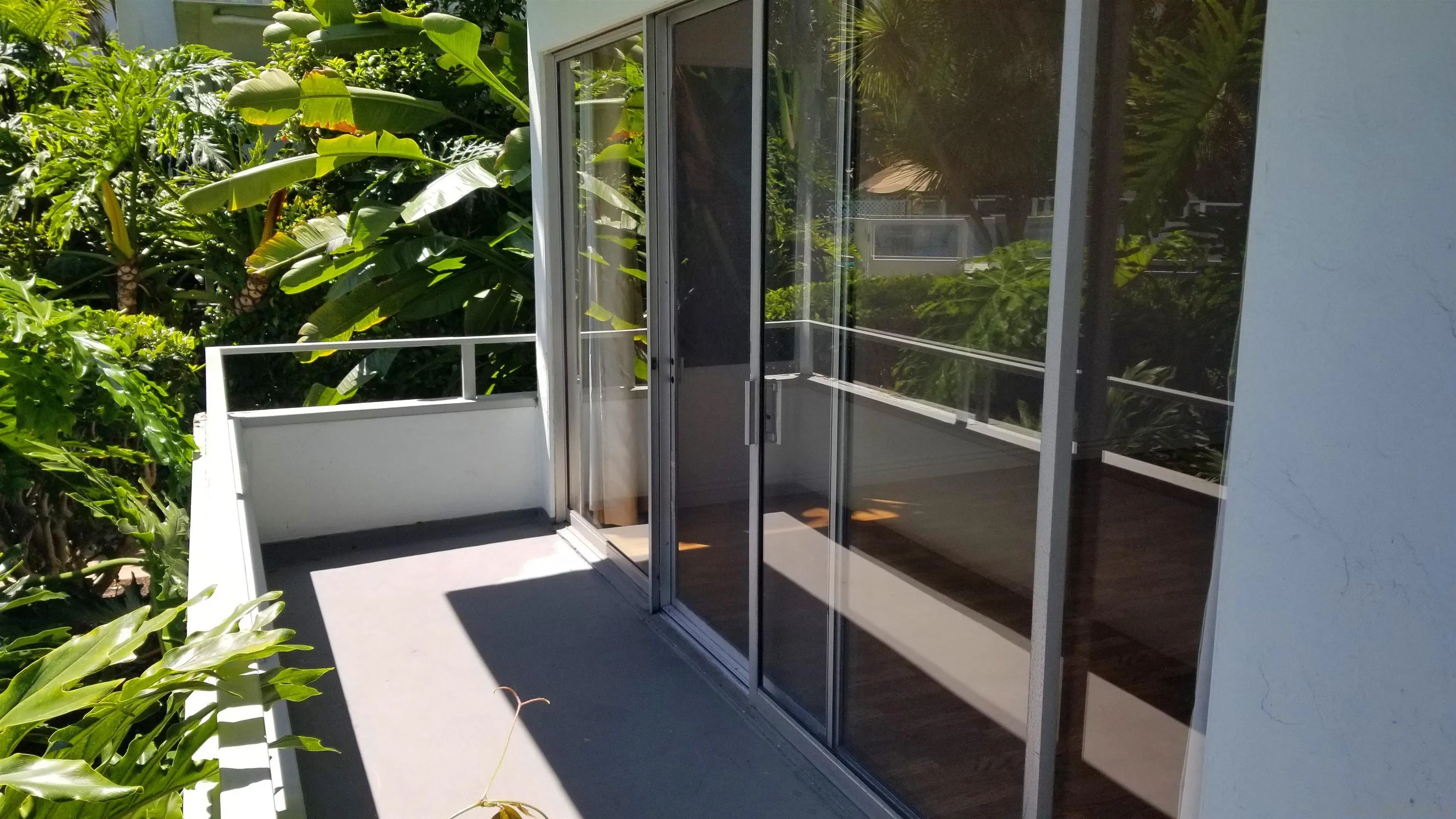 2358 Torrey Pines Road, Unit 19 La Jolla, CA 92037 - Photo 7 of 28 a balcony with view of an outdoor space