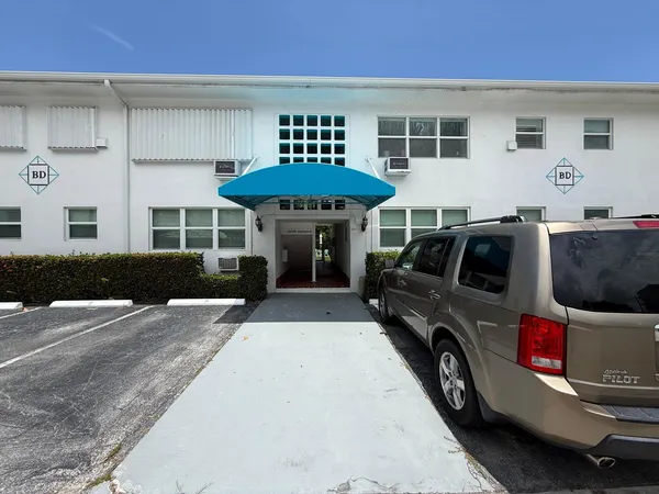 $1,900 | 700 Antioch Avenue, Unit 9, Fort Lauderdale, FL 33304