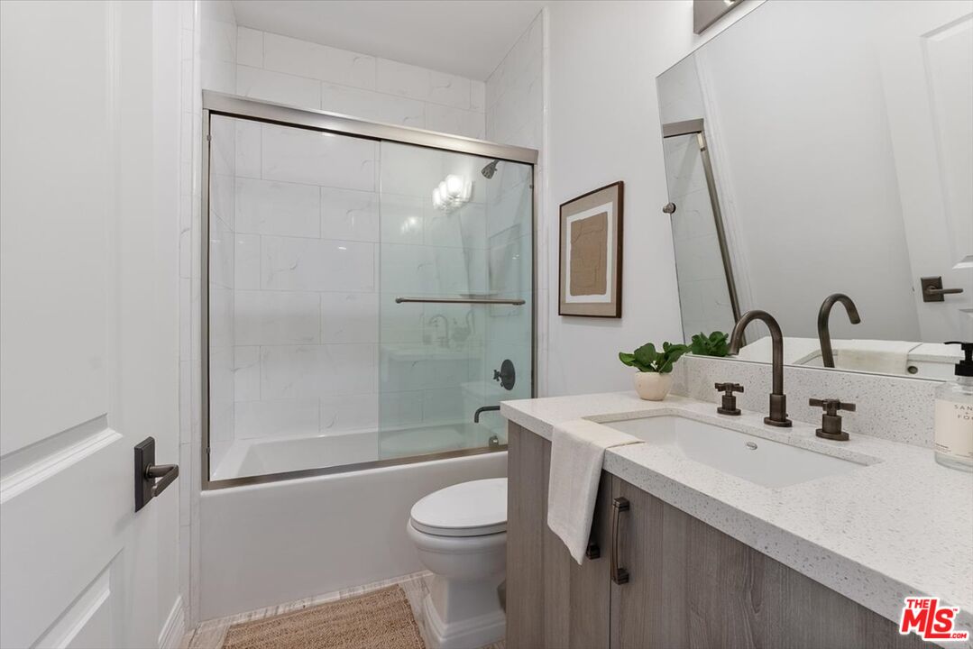 11947 Riverside Drive Valley Village, CA 91607 - Photo 14 of 24