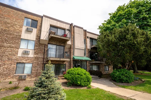 $140,000 | 1493 North Winslowe Drive, Unit 104, Palatine, IL 60074