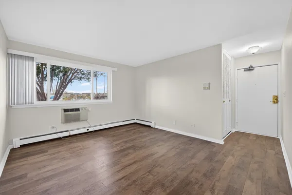 $159,999 | 1493 North Winslowe Drive, Unit 104, Palatine, IL 60074