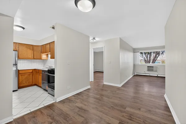 $159,999 | 1493 North Winslowe Drive, Unit 104, Palatine, IL 60074