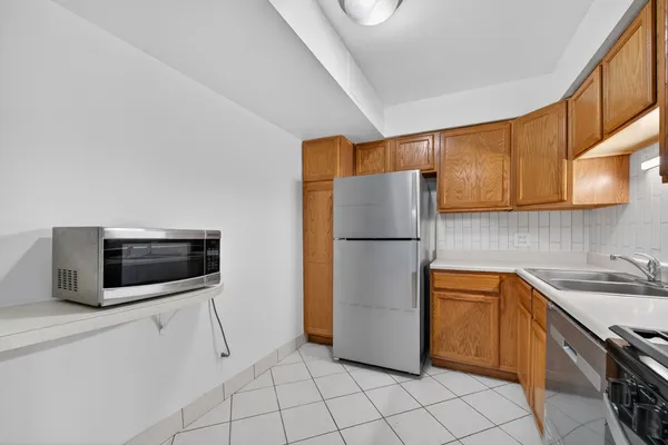 $159,999 | 1493 North Winslowe Drive, Unit 104, Palatine, IL 60074