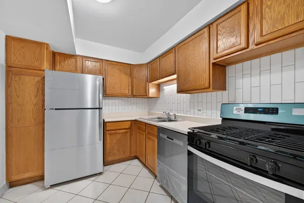 $159,999 | 1493 North Winslowe Drive, Unit 104, Palatine, IL 60074