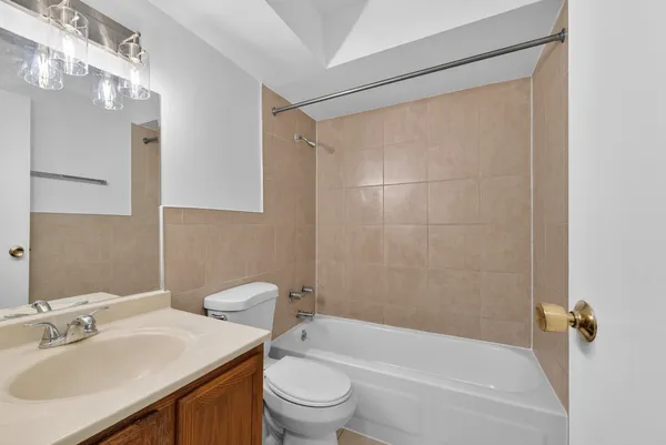 $159,999 | 1493 North Winslowe Drive, Unit 104, Palatine, IL 60074