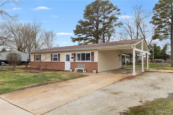 $230,000 | 247 Ramsey Lane, Ballwin, MO 63021