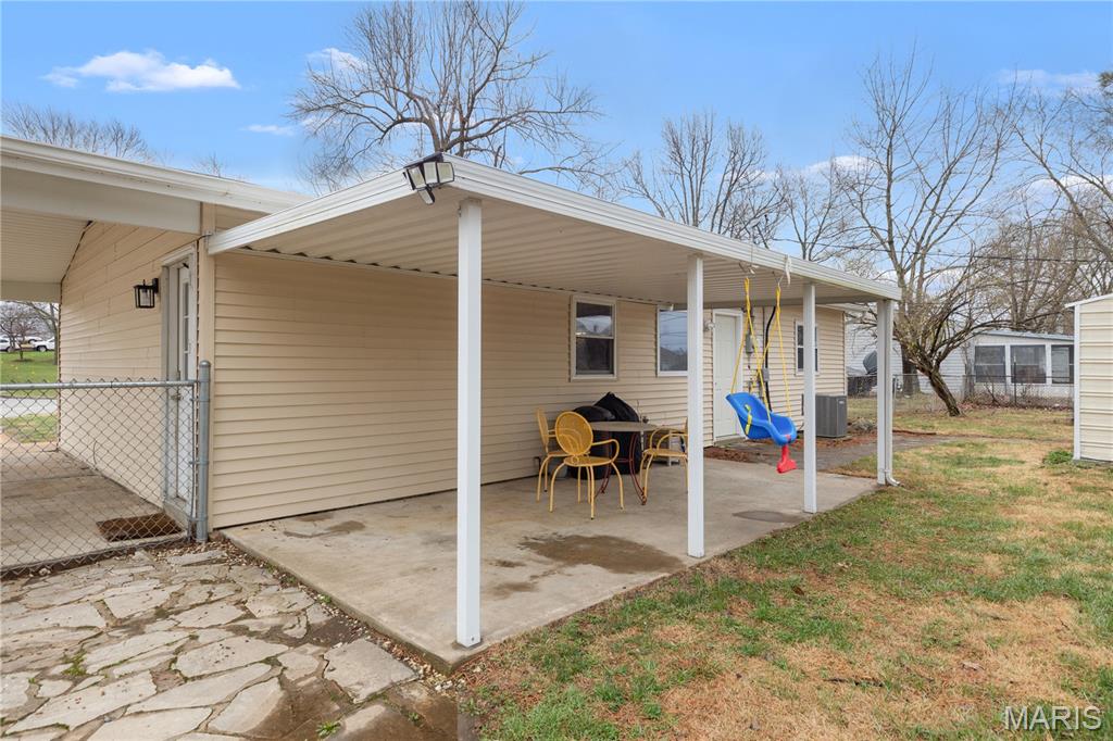 247 Ramsey Lane Ballwin, MO 63021 - Photo 3 of 24