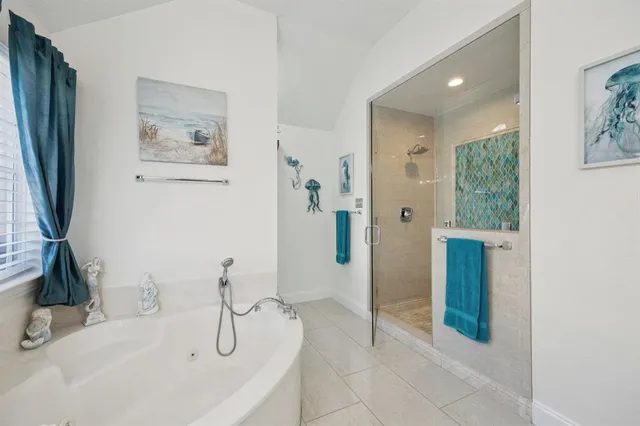 a view of entryway livingroom and hall