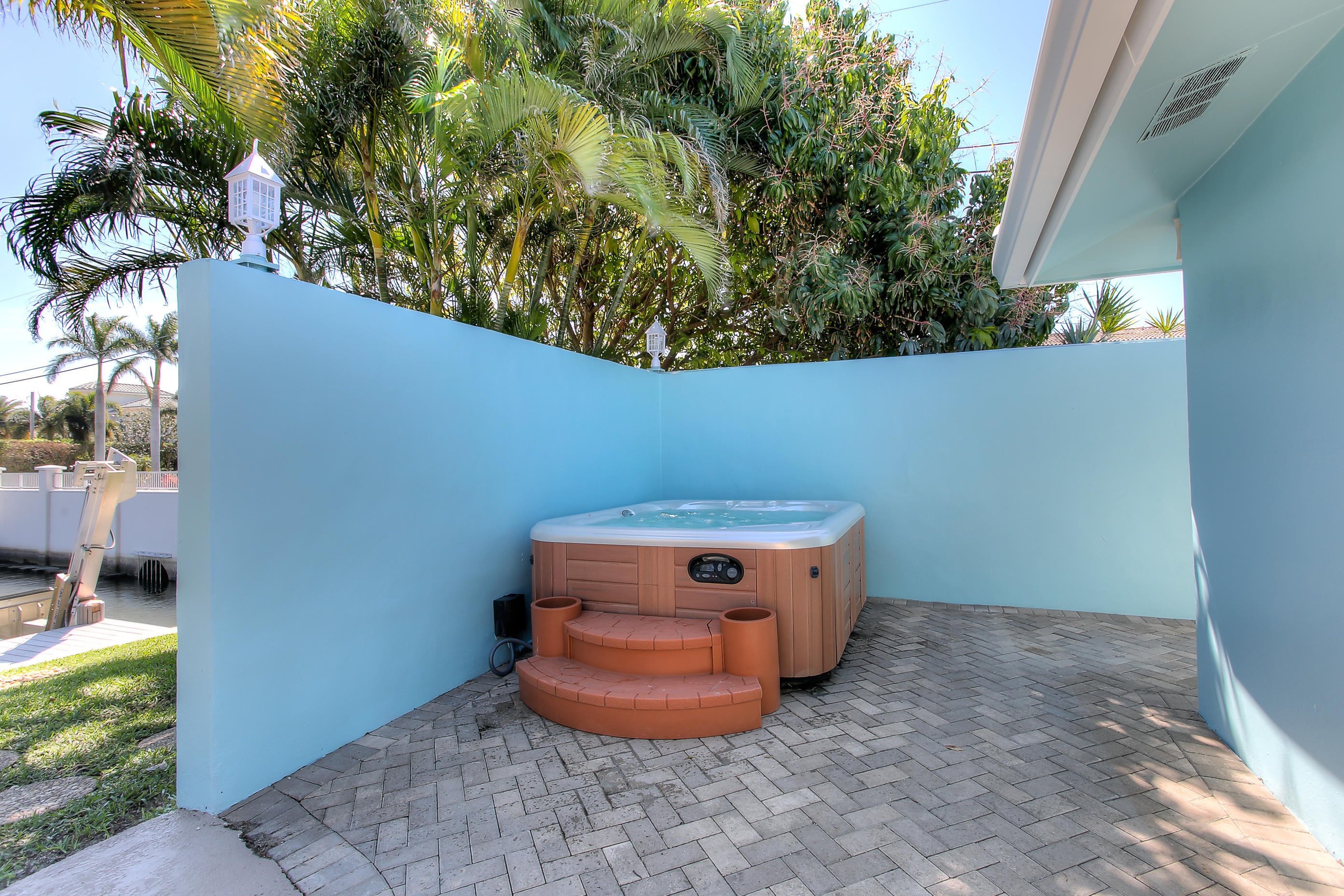 5800 Northeast 7th Avenue Boca Raton, FL 33487 - Photo 18 of 23 Private Hot Tub