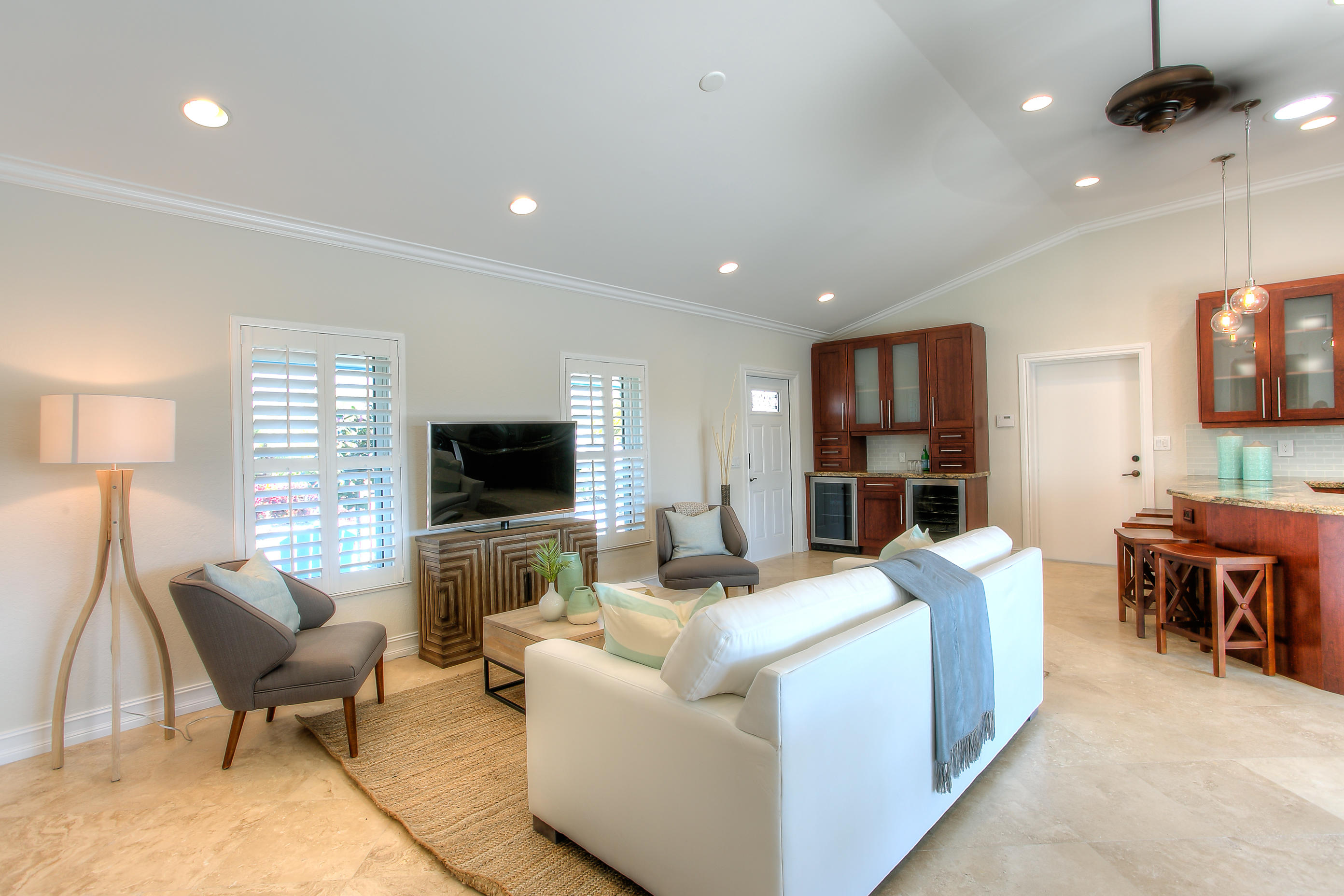 5800 Northeast 7th Avenue Boca Raton, FL 33487 - Photo 6 of 23 Vaulted Ceilings