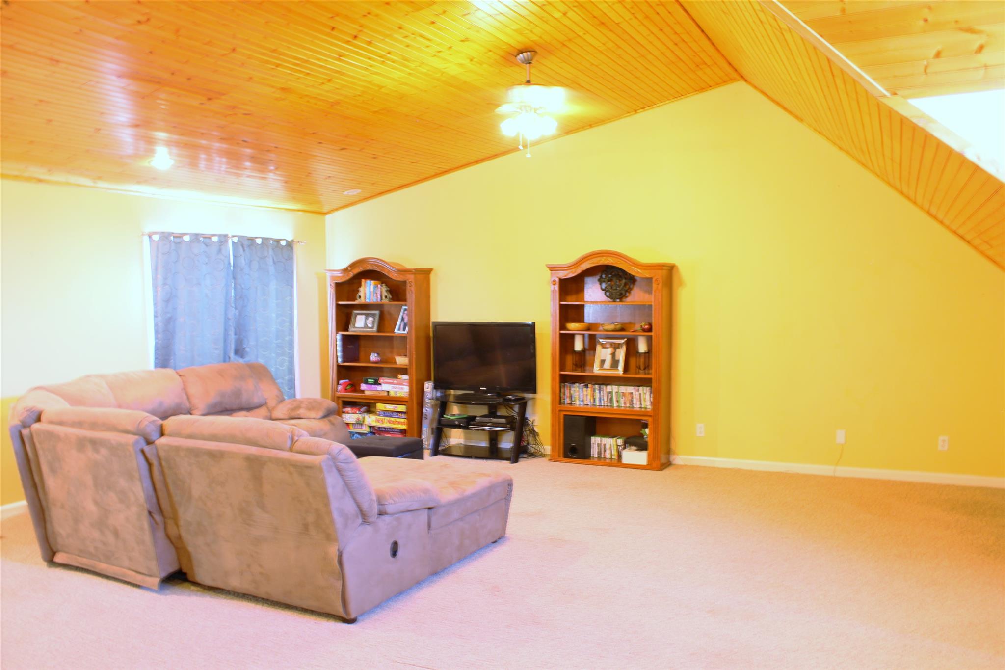 3718 Dobbin Road Springfield, TN 37172 - Photo 18 of 22 a living room with furniture