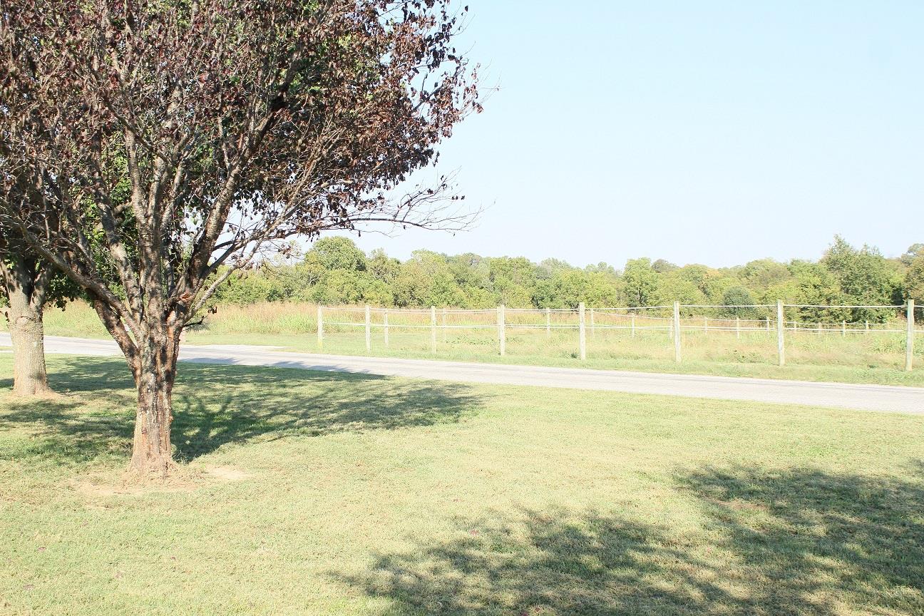 3718 Dobbin Road Springfield, TN 37172 - Photo 5 of 22 a view of an ocean from a building