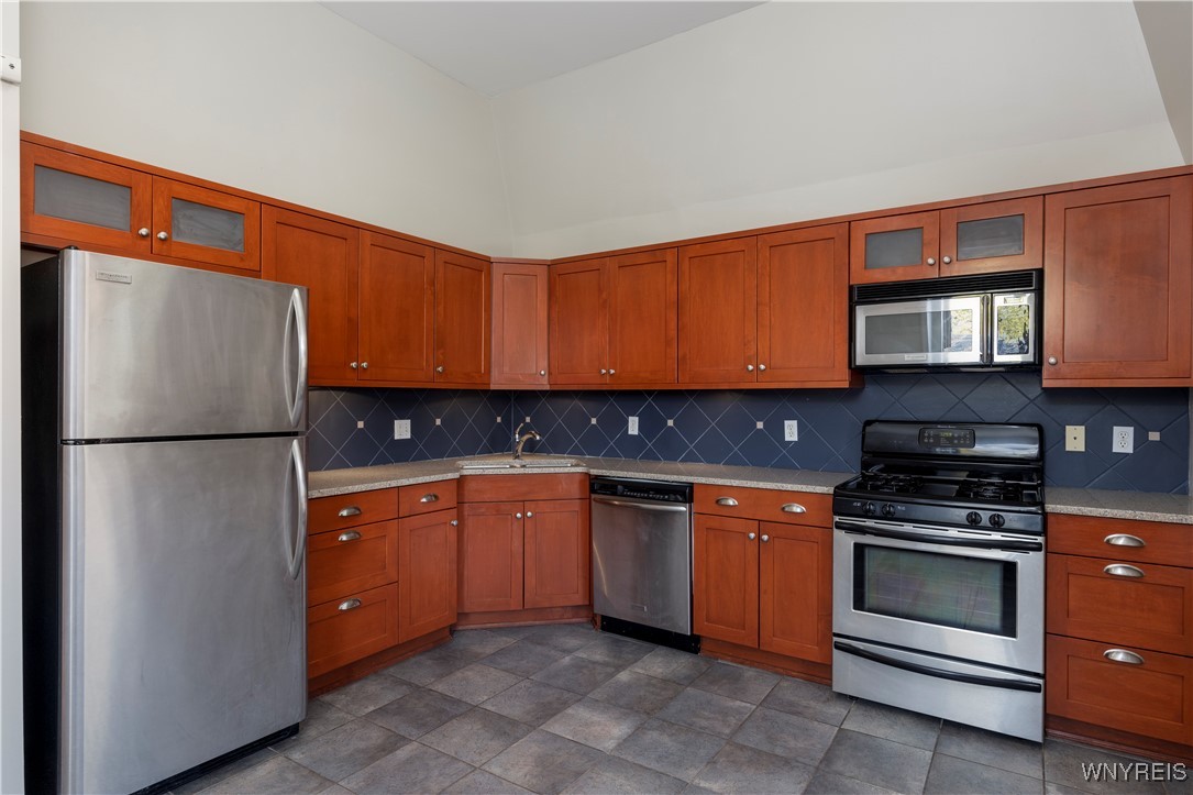 414 Franklin Street, Unit 3 Buffalo, NY 14202 - Photo 9 of 17