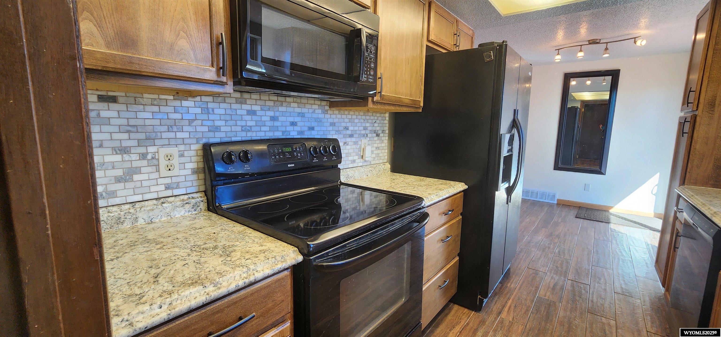 210 Mountain Road Rock Springs, WY 82901 - Photo 7 of 35