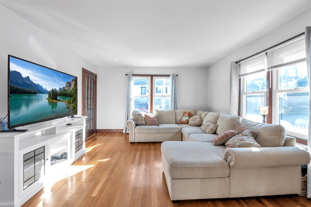 115 Orient Street Worcester, MA 01604 - Photo 4 of 27