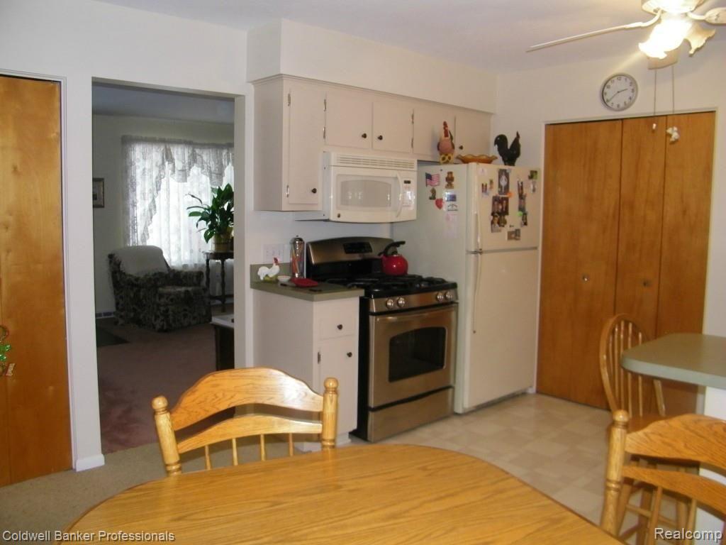 2557 North Lapeer Road Lapeer, MI 48446 - Photo 10 of 33 100_0172.jpg