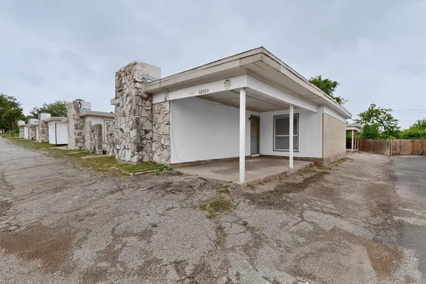$1,195 | 6808 Trail Lake Drive, Unit A, Fort Worth, TX 76133