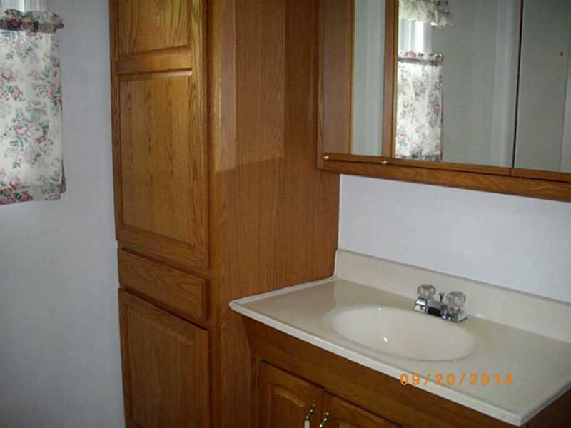 495 Amsler Ridge Road Economy, PA 15143 - Photo 22 of 24 Full Bath. Main bathroom.