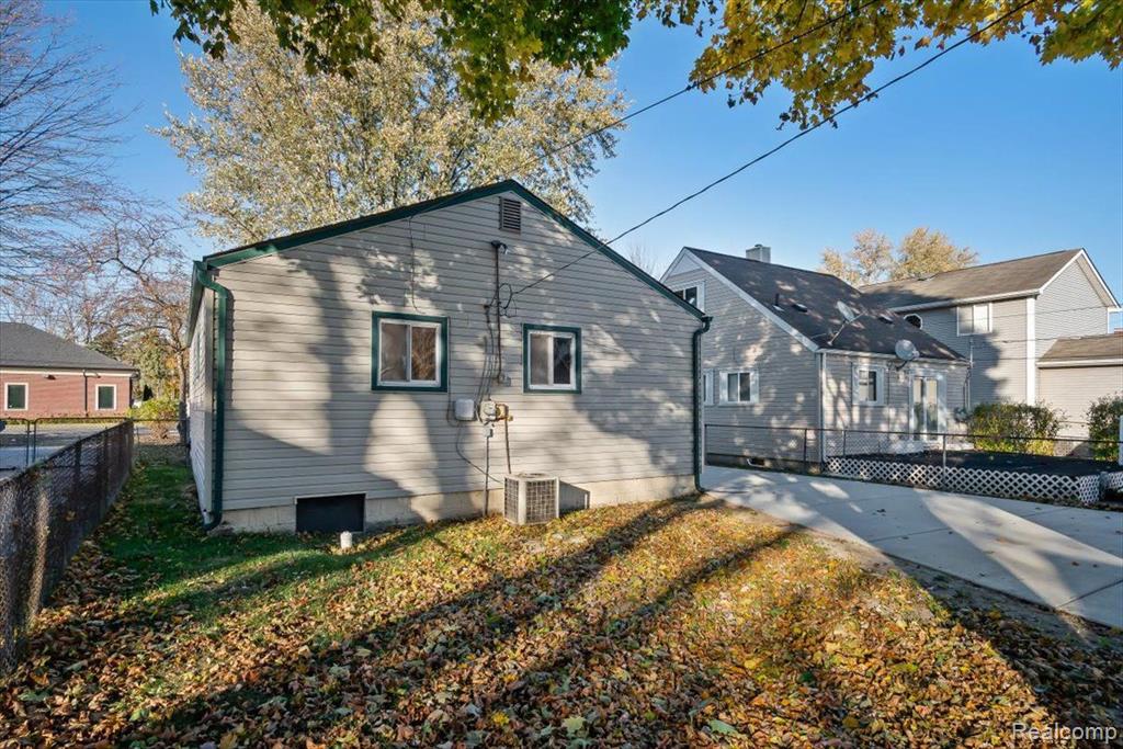22319 Wick Road Taylor, MI 48180 - Photo 33 of 42