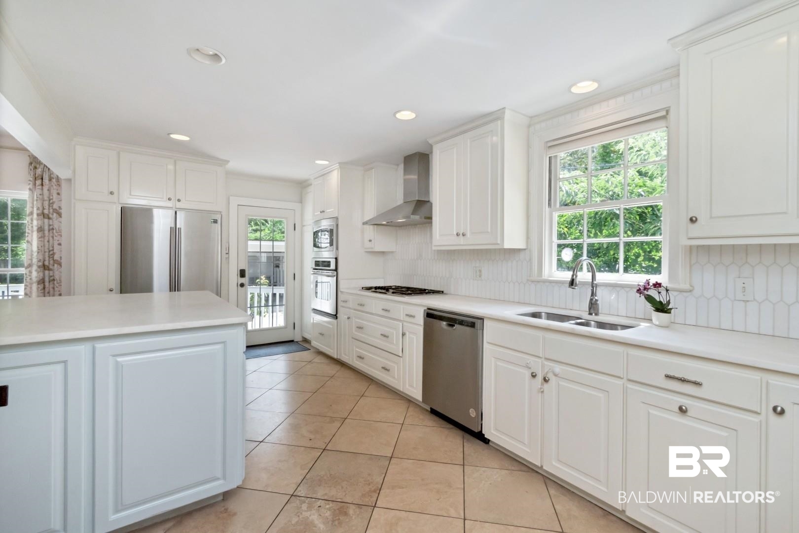 2009 Old Shell Road Mobile, AL 36607 - Photo 16 of 55