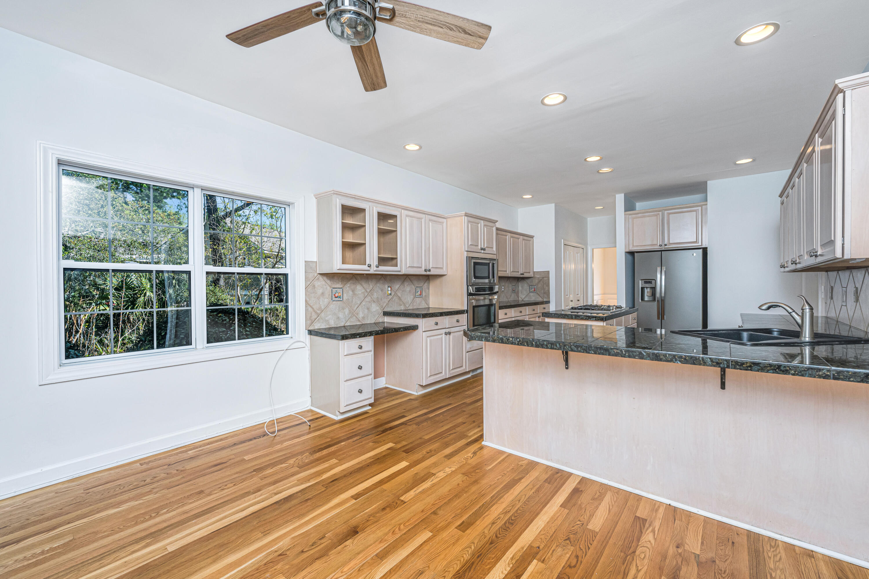 3930 Colonel Vanderhorst Circle Mount Pleasant, SC 29466 - Photo 11 of 52 3930ColVandorhorst020