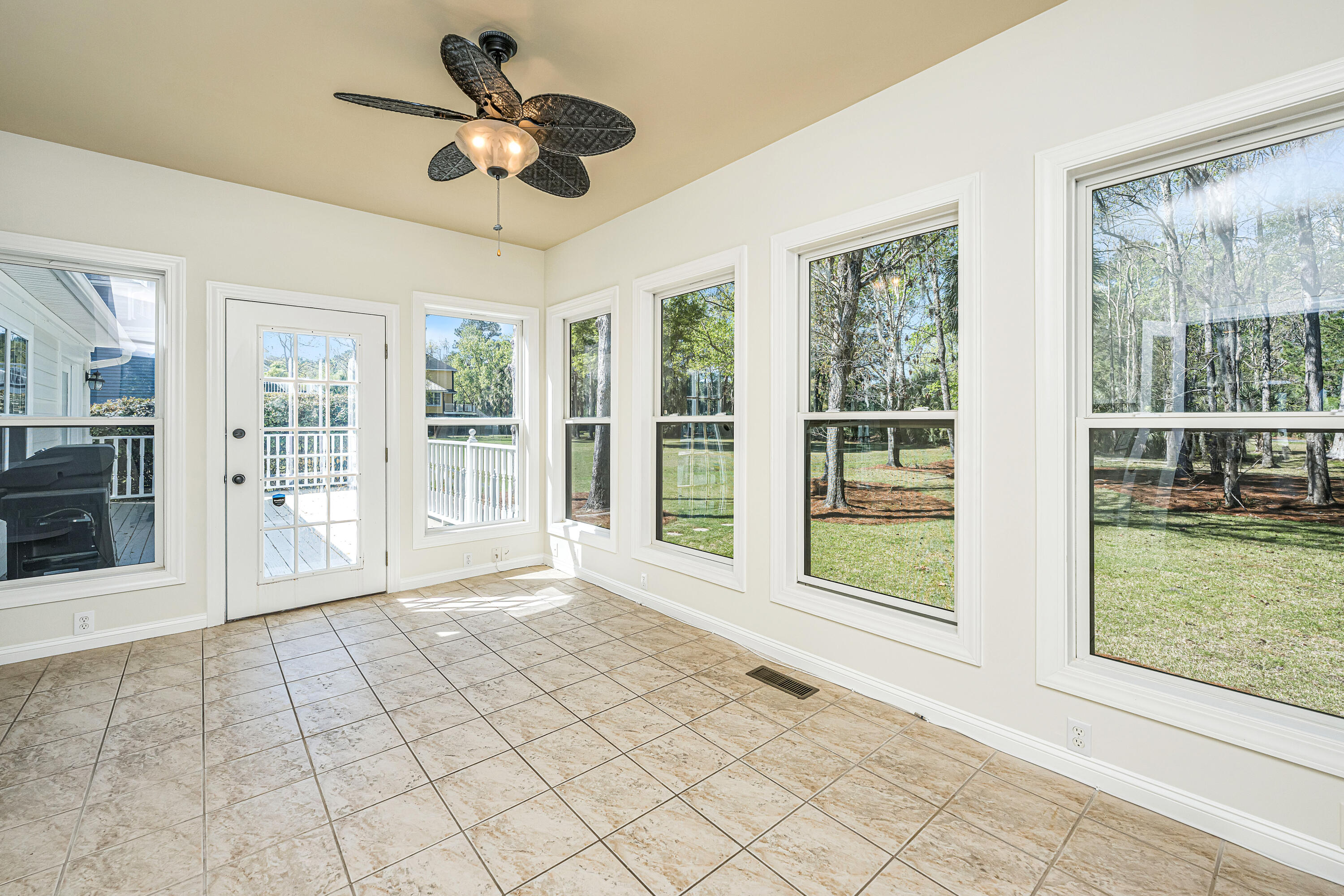 3930 Colonel Vanderhorst Circle Mount Pleasant, SC 29466 - Photo 17 of 52 3930ColVandorhorst027