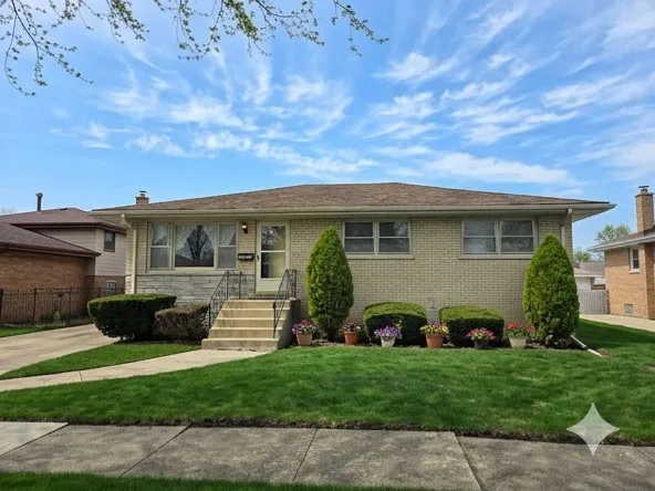 $285,000 | 15222 Lawndale Avenue, Midlothian, IL 60445