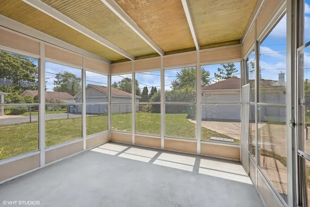 $389,900 | 11121 Martindale Drive, Westchester, IL 60154