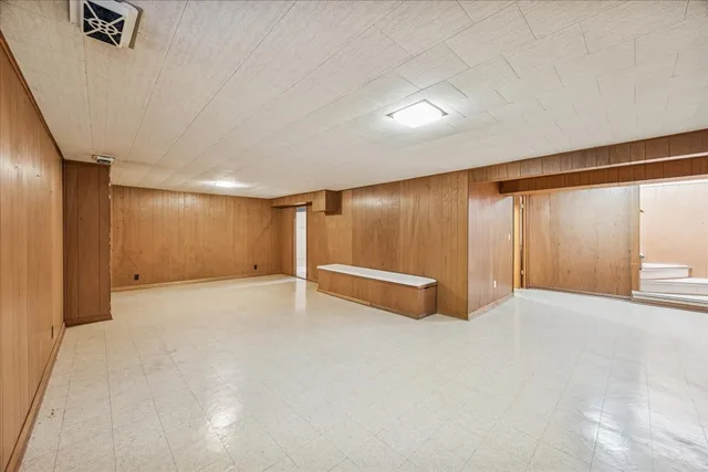 an empty room with a empty space